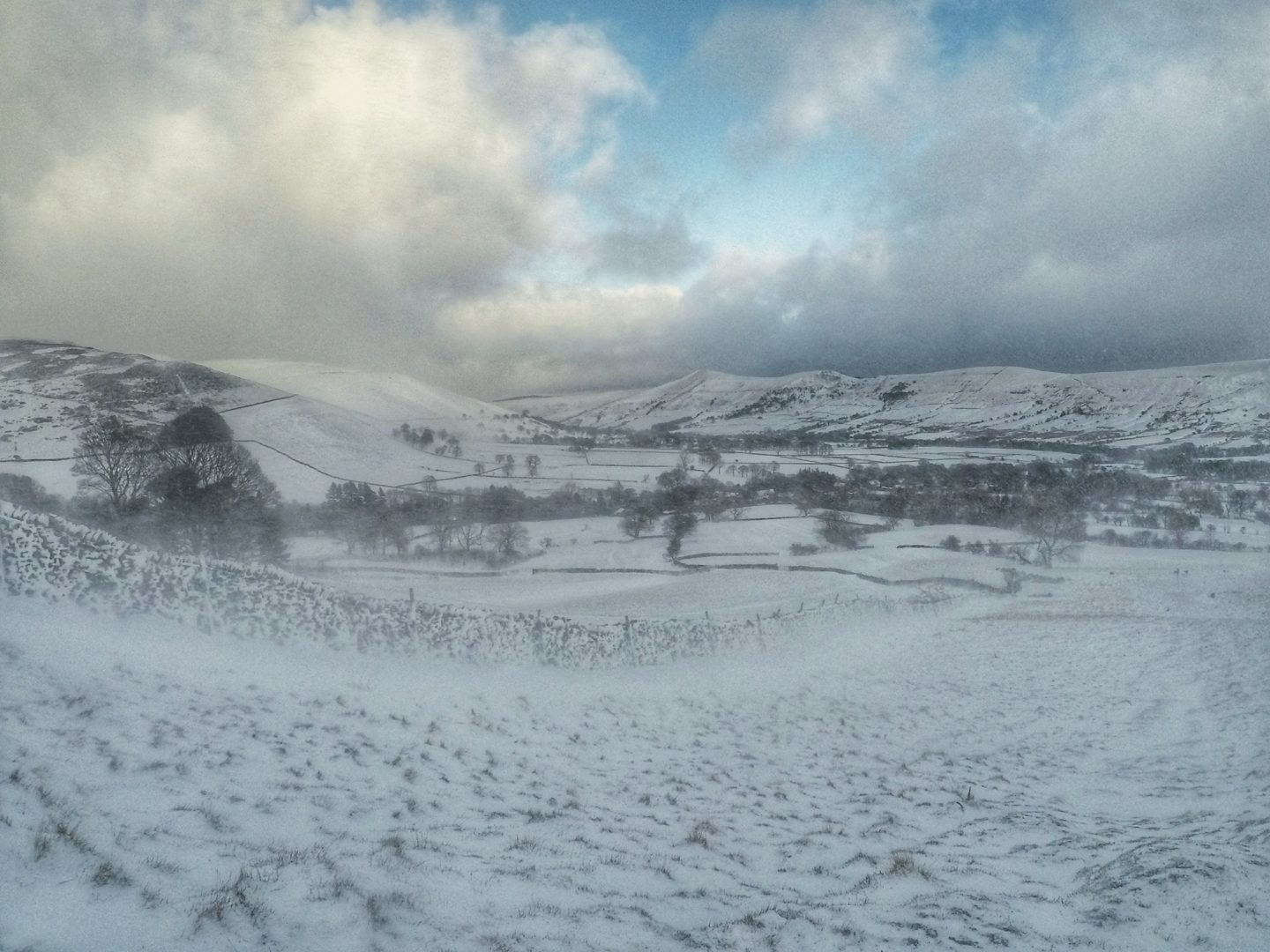 Snowy adventures in Peak District