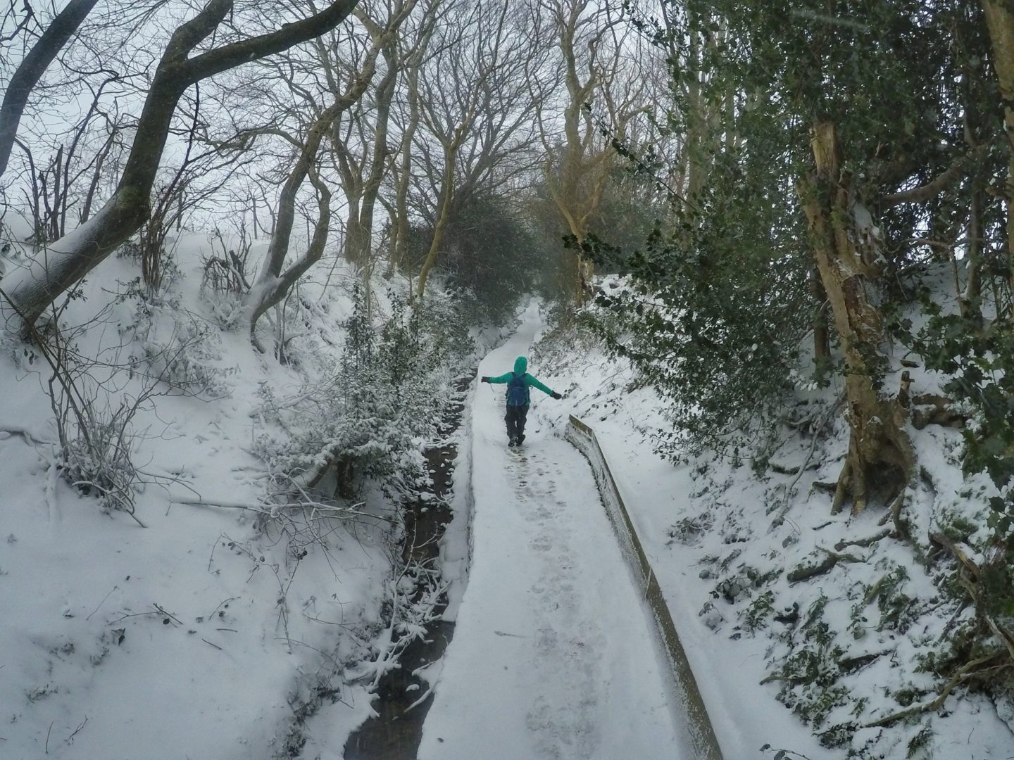 Snowy adventures in Peak District