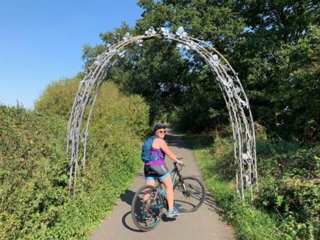 Cycling the Alban Way - the Blackberry Arch